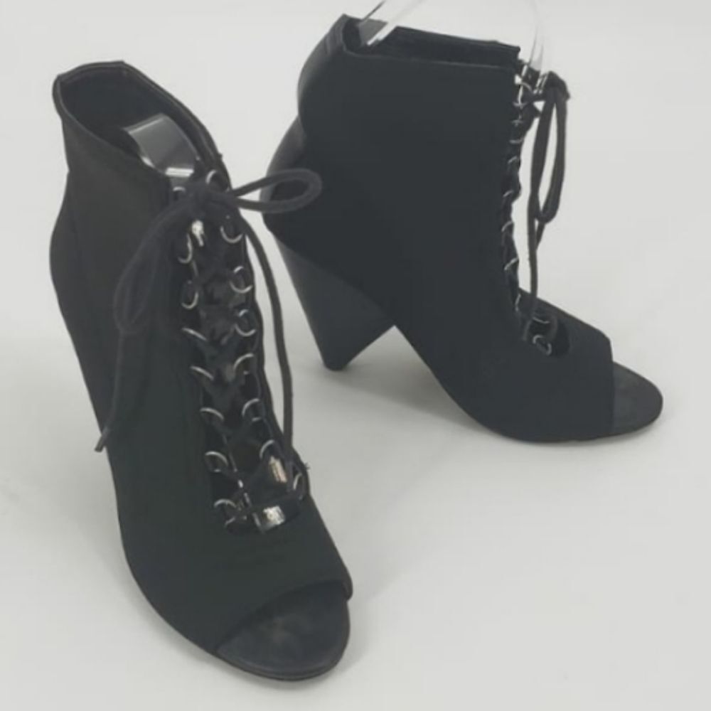 BCBGENERATION womens 7 Alicia black lace up open toe ankle booties
